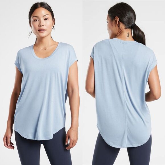Athleta Cloudlight Stratus Tee NWT Medium - Picture 1 of 4